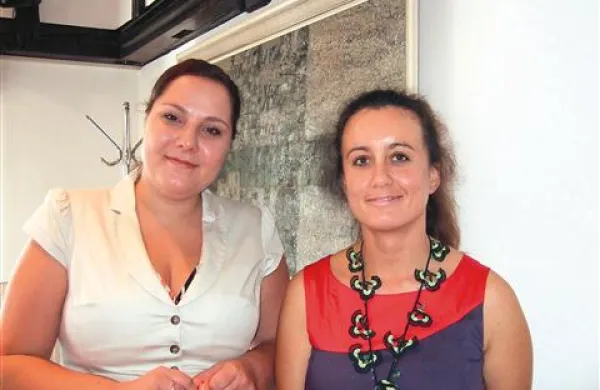 Namestnica vodje Slovenskega centra za raziskovanje samomora UPI PINT, asist. Vita Poštuvan (desno) in raziskovalka Martina Marušič Kos 