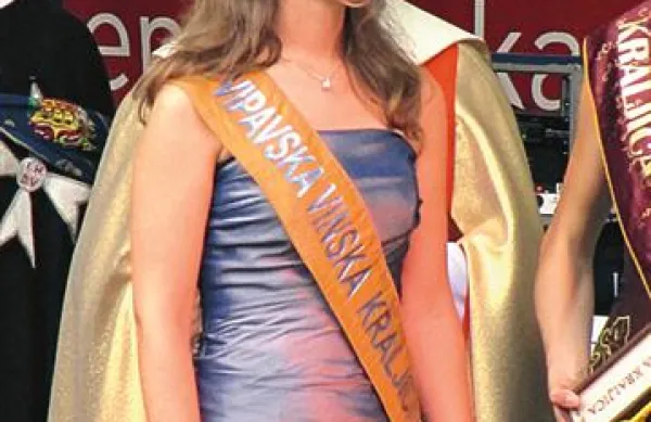 Nova vipavska vinska kraljica je Lea Mlečnik.