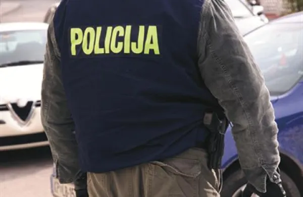 Policist je pešča povozil do smrti in s kraja nesreče zbežal. Fotografija je simbolična.