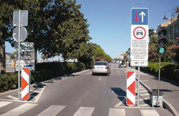 Na Sončnem  nabrežju je občinska uprava s Kolencem na čelu  med aprilom in avgustom kar  trikrat spremenila prometni režim