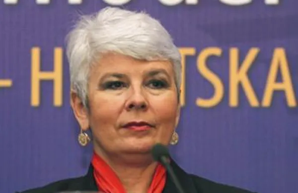 Bivša blagajničarka hrvaške vladajoče stranke HDZ Branka Pavošević naj bi po poročanju hrvaških medijev pričala, da so iz črnih skladov stranke financirali tudi kampanjo sedanje premierke Jadranke Kosor za predsedniške volitve leta 2005, kot tudi za parlamentarne volitve leta 2003 in 2007.