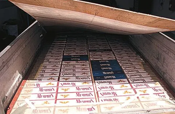 V Luki Koper so cariniki odkrili 13 ton neprijavljenih cigaret.
