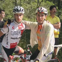Mlada primorska kolesarja  Sandi Vodopivec (levo) in David Tratnik sta bila med boljšimi. Za njima je levo Sandijev brat Uroš, nekdanji prvak primorskih pokalnih tekov, desno pa oče Jadran, organizator kamenjskih tekov.