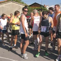 Na startu tik pred začetkom teka odraslih. Tekal je tudi Sebastjan Zarnik (51, KGT Papež), ki rad teče predvsem gorske teke. Bil je četrti.
