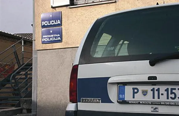 Slovenski policisti so prijeli in izpustili trojnega morilca, ki ga iščejo v Srbiji.