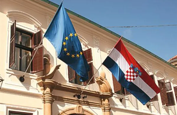 Bo hrvaška pristopno pogodbo z EU podpisala še letos?