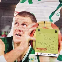 Enod od sporočil na zidu želja - Bori se dečko, bori!