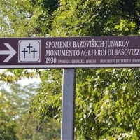 Smerokazi za spomenik bazoviških junakov