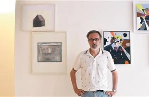 Mladen Bosanac med deli (z leve) Andrewa Gilberta, Maje Körner in Tjorga Douglasa Beera, tremi od sedmih umetnikov, ki se predstavljajo na razstavi New Forces  