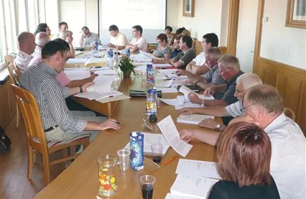 Svetniki so bili enotni: del denarja naj raje zagotovi občina, da graditelji ne bodo plačevali tri- do štirikrat višjih zneskov 