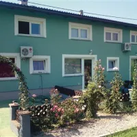 Sečovlje: vrtnice so zacvetele, strah ostaja