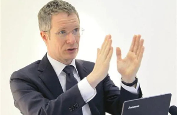 Direktor Umarja Boštjan Vasle je predstavil znižane napovedi gospodarske rasti za Slovenijo.