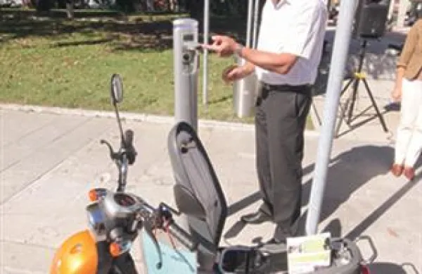 V večini mest se bodo predstavila električna vozila. Utrinek s tedna mobilnosti v preteklih letih.