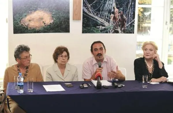 V podporo družinskemu zakoniku in izenačevanju pravic istospolnih parov s pravicami heteroseksualnih so  ustanovili civilno pobudo  Za enake pravice.