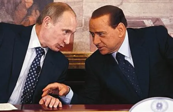 Vsi, ki Silvija Berlusconija kritizirajo zaradi vpletenosti v spolne škandale, so zgolj nevoščljivci, je povedal Vladimir Putin.