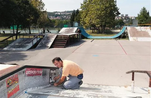 Skejt  park  so začeli odstranjevati konec tedna