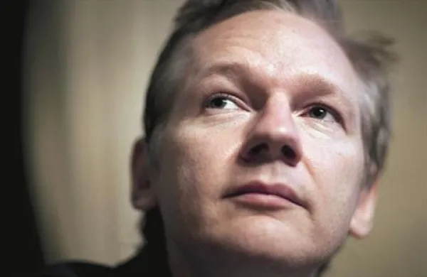 Julian Assange in njegova spletna stran Wikileaks sta v finančnih škripcih.