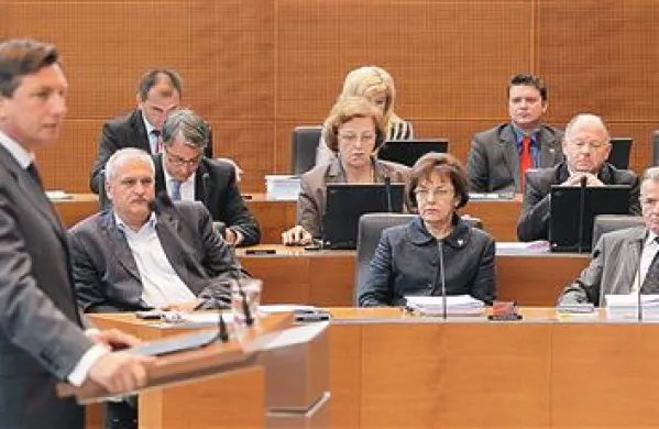 Za zaupnico Pahorju je glasovalo 36 poslancev, proti pa 51
