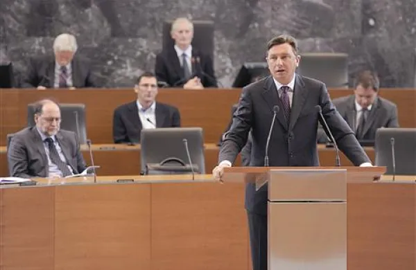 Stranke večinoma podpirajo predčasne volitve