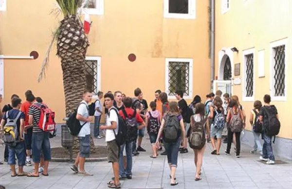 Danes so na spletni strani Regionalnega razvojnega centra Koper objavili javni razpis za štipendije,  financirane iz regijske štipendijske sheme za Južno Primorsko.