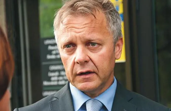 Tomo Borovničar:  “Ko so mi policisti povedali, da imajo posnetek Hrvatina, kako v službeni uniformi med delovnim časom toči gorivo v svoj avto, sem bil presenečen.”