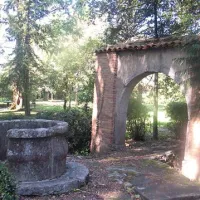 Tudi kamniti slavolok in  kraški vodnjak naj bi zasijala v novi podobi