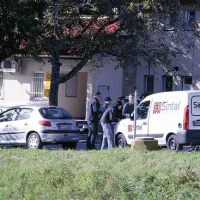 Rop v Črnem Kalu je odmeval predvsem zaradi hude poškodbe poštarice