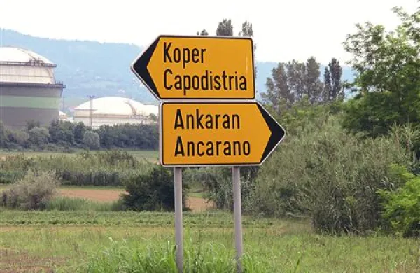 Koper in Ankaran še naprej ostajata vsaka na svojem “pravnem” bregu