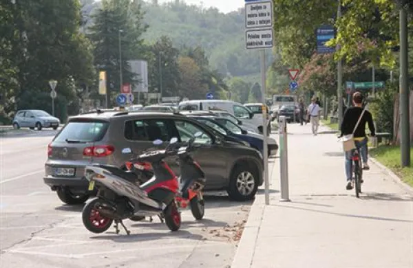 Ne le vpadnice, tudi center mesta je prepoln pločevine. Del težav lahko odpravi občina s svojimi ukrepi, a mnogo je odvisno tudi od ozaveščenosti ljudi.