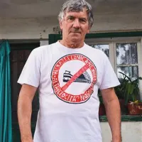 Boris Legiša v protestniški majici