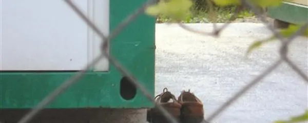 Zavetišče za brezdomce ob koprski železniški postaji že skoraj leto ponuja varno prenočevanje vsem tistim, ki nimajo kje spati 