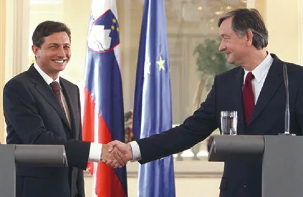 Borut Pahor in Danilo Türk naj bi se prav zdaj pogovarjala o tem, kako naprej.