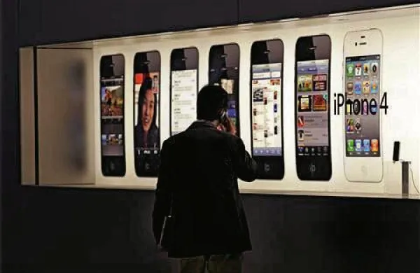 Ameriški računalniški proizvajalec Apple naj bi 4. oktobra predstavil iphone 5 (foto: Reuters)