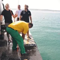 Na površje so potegnili celo akumulatorsko baterijo