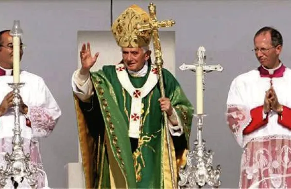 Papež Benedikt XVI. je na obisku v Nemčiji s svojimi stališči mnoge tudi razočaral (foto: Reuters)