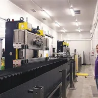 Podjetje Kyma izdeluje undulatorje - aparature, ki se jih  vgrajuje v pospeševalnike elektronov. Na fotografiji je merilna miza za merjenje magnetnega polja v undulatorju. Poleg podjetja Kyma so diplome Inkubatorja ob njegovem jubileju prejeli  še: Gold club, Grama GS, Imas, Koped, Sea, Silkeb in TIP 95.