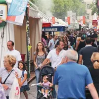 Ulice so zasedle tudi povsem komercialne stojnice