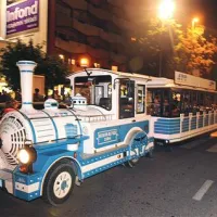 Sosednji mesti je povezoval turistični vlakec (na fotografiji v Novi Gorici)