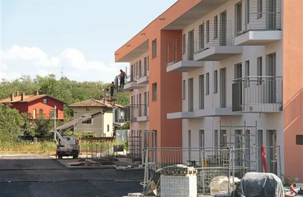 V igri so milijoni in računice, kdo bo koliko zaslužil. Občino pa najbolj skrbi, da bo center ostal dalj časa prazen, zato išče rešitev, da bi ga napolnili, ne da bi njej ali podjetju Marc nastala škoda