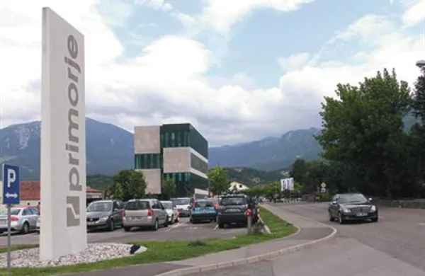 Sindikati znotraj skupine Primorje od vodstva družbe do konca meseca zahtevajo izplačilo drugega dela avgustovske plače in letnega regresa, sicer bodo v nasprotnem primeru začeli s pripravami na stavko