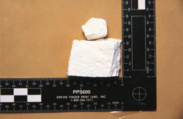 Pri preprodajalcih so zasegli kokain in heroin