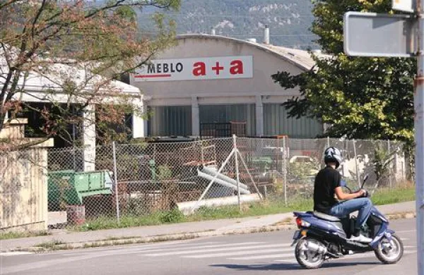 Milijonska terjatev do SCT, ki je zdaj v stečaju, je nekoč uspešno družbo Meblo a+a potisnila na rob propada