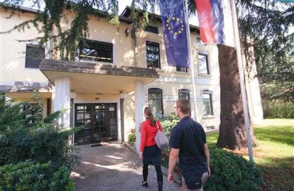 Podružnica glasbene šole naj bi nove prostore dobila v stavbi, kjer je bil prej sedež občine 