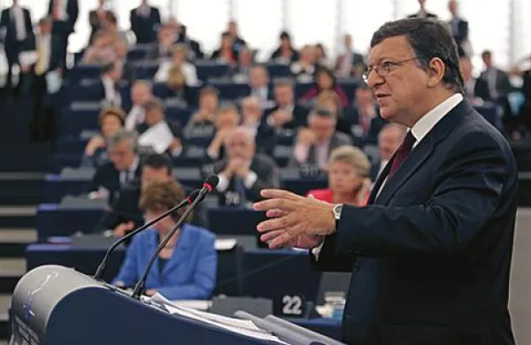 Predsednik Evropske komisije Jose Manuel Barroso je danes v govoru o stanju EU v Evropskem parlamentu v Strasbourgu ostro kritiziral ravnanje vlad držav članic pri soočanju s krizo. 