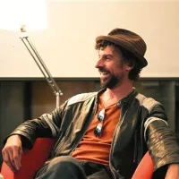 Jan Cvitkovič na obisku pri tečajnikih Filmske in fotografske šole v Kopru aprila letos