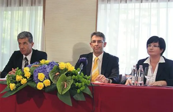     Vodstvo FMR: Stojan Petrič, Andrej Kren in Nataša Luša  (z leve)