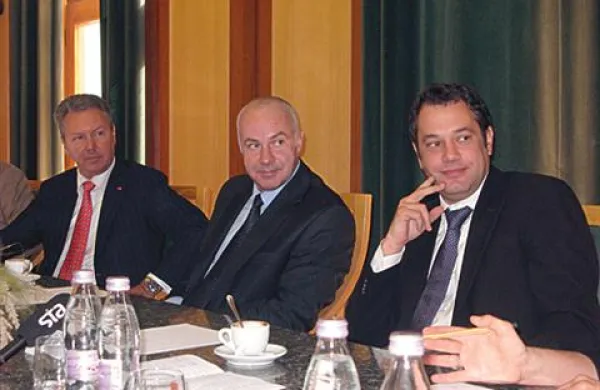 Častni konzul Poljske v Sloveniji Nedjan Brataševec, poljski veleposlanik v Sloveniji Cezary Krol in novogoriški župan Matej Arčon