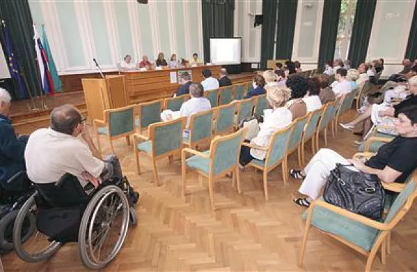 Včeraj so predstavili projekt in pozvali udeležence, naj prispevajo čim več konkretnih predlogov, kako odpraviti ovire v vsakodnevnem življenju invalidov