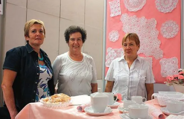 Hudomušnice iz Vrtojbe - v sredini je Silva Pipan - verjamejo, da je v tretjem življenjskem obdobju neprecenljive vrednosti tudi druženje  