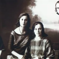 Dekleta so bila že ob rojstvu namenjena Egiptu. Fotografija iz filma Metoda Pevca Aleksandrinke.  